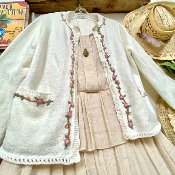 Farmhouse prairie vibe vintage floral embroidered boho vintage cardigan sweater - Picture 3 of 14